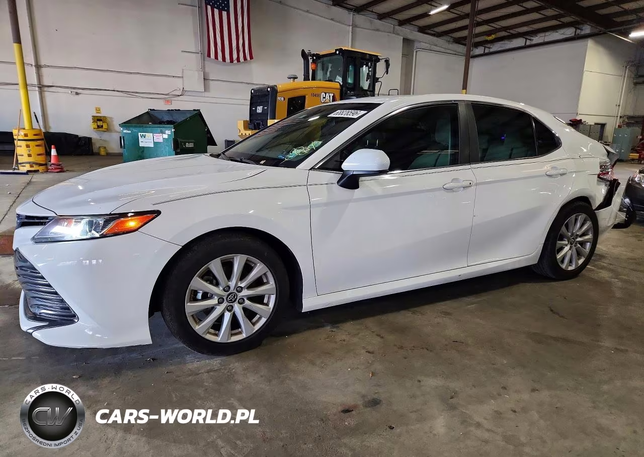 2018 Toyota Camry Le – zdjęcie 1 z 12