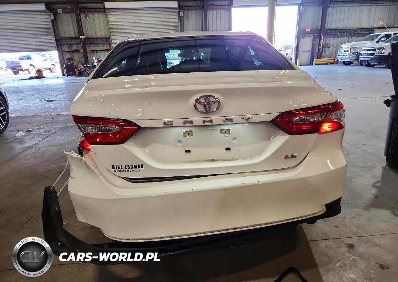 2018 Toyota Camry Le VIN:4T1B11HK9JU637458 - 6