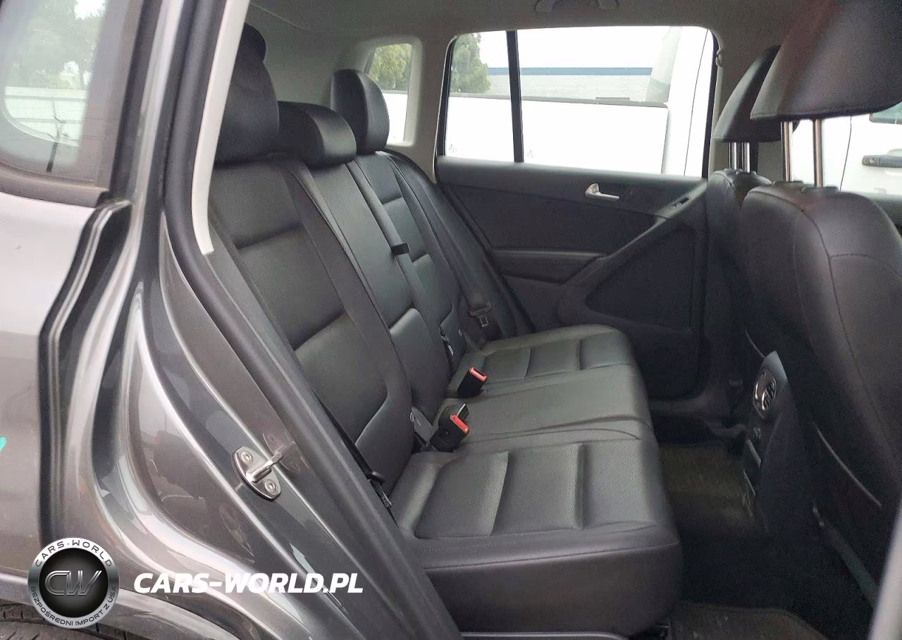 2017 Volkswagen Tiguan S VIN:WVGAV7AX9HK027431 - 11
