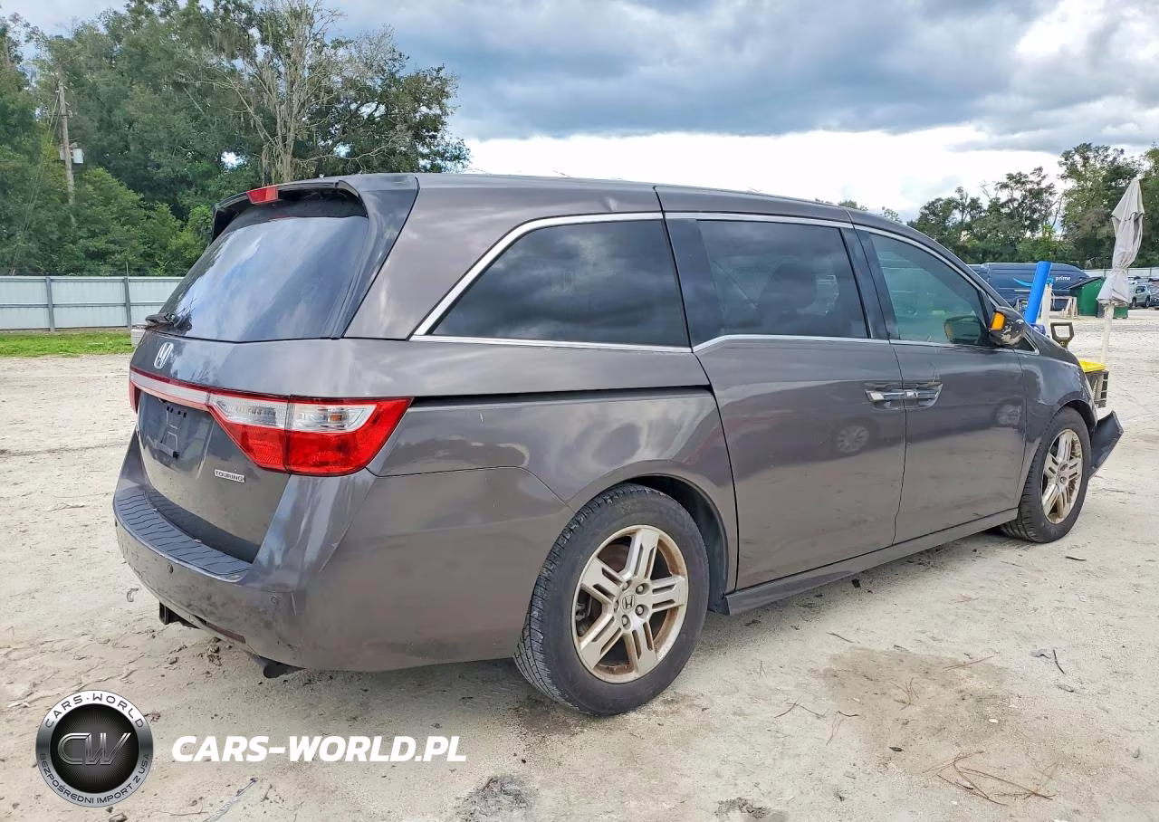2011 Honda Odyssey Touring VIN:5FNRL5H96BB018084 - 3