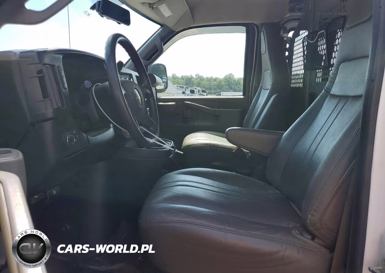 2017 Chevrolet Express G2500 VIN:1GCWGAFF9H1351258 - 7
