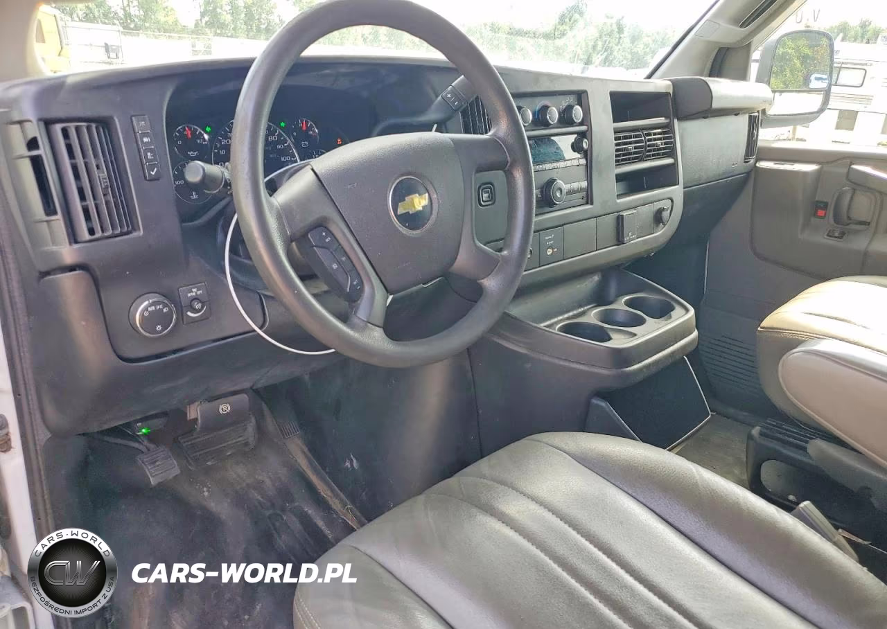 2017 Chevrolet Express G2500 VIN:1GCWGAFF9H1351258 - 8