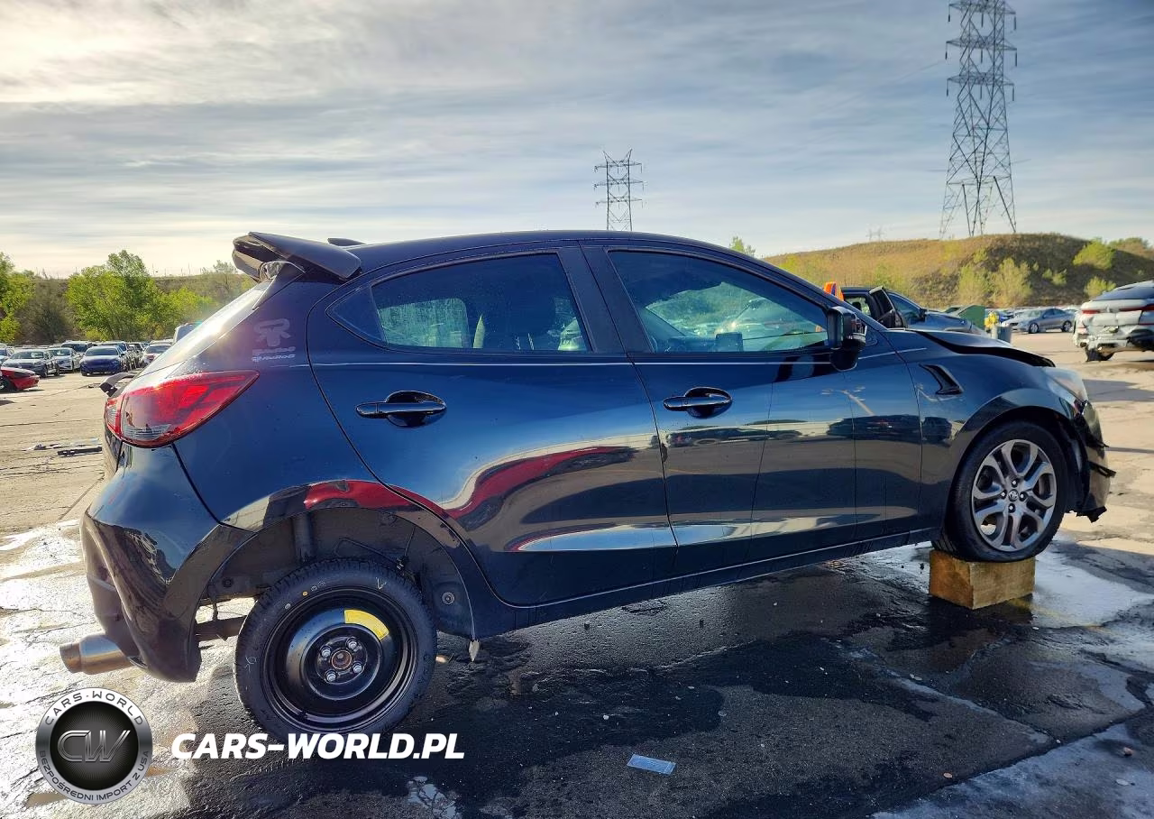 2020 Toyota Yaris Hatchback Le VIN:3MYDLBJV4LY703286 - 3