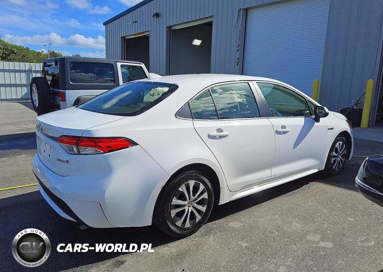 2020 Toyota Corolla Le VIN:JTDEBRBE3LJ027995 - 3