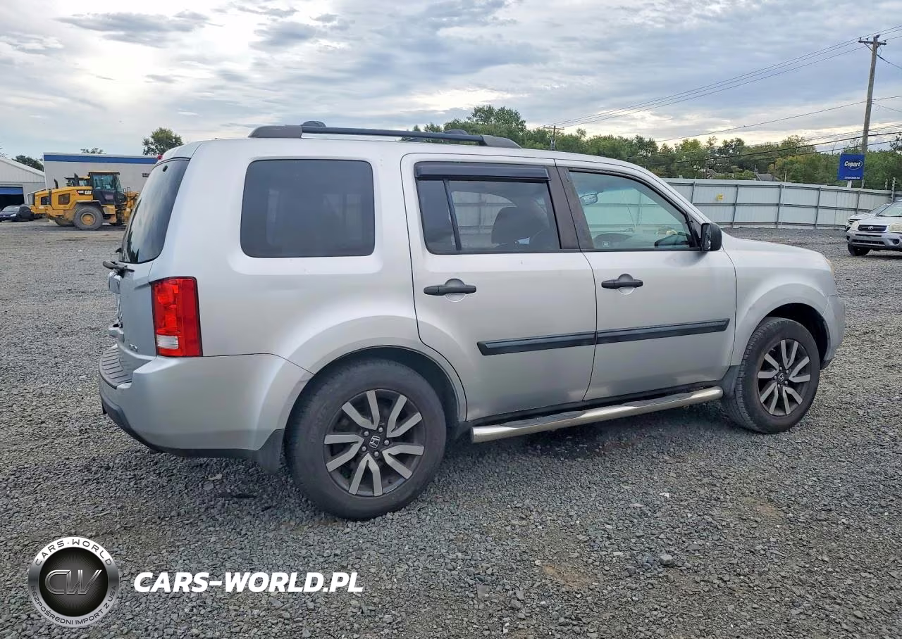 2011 Honda Pilot Lx VIN:5FNYF4H2XBB053811 - 3
