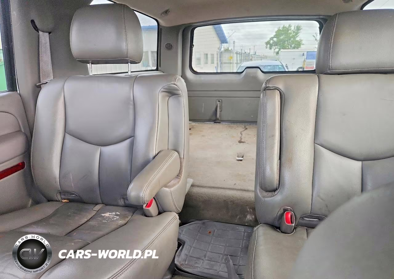 2005 Chevrolet Suburban K2500 VIN:3GNGK26U05G193503 - 10