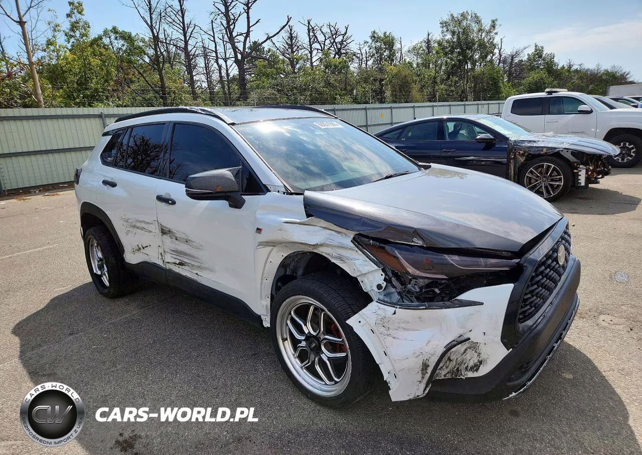 2024 Toyota Corolla Cross Le VIN:7MUBAABG1RV092953 - 4