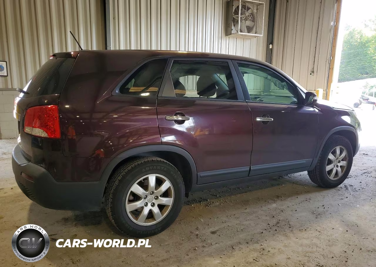2011 Kia Sorento Lx VIN:5XYKT3A16BG186875 - 3