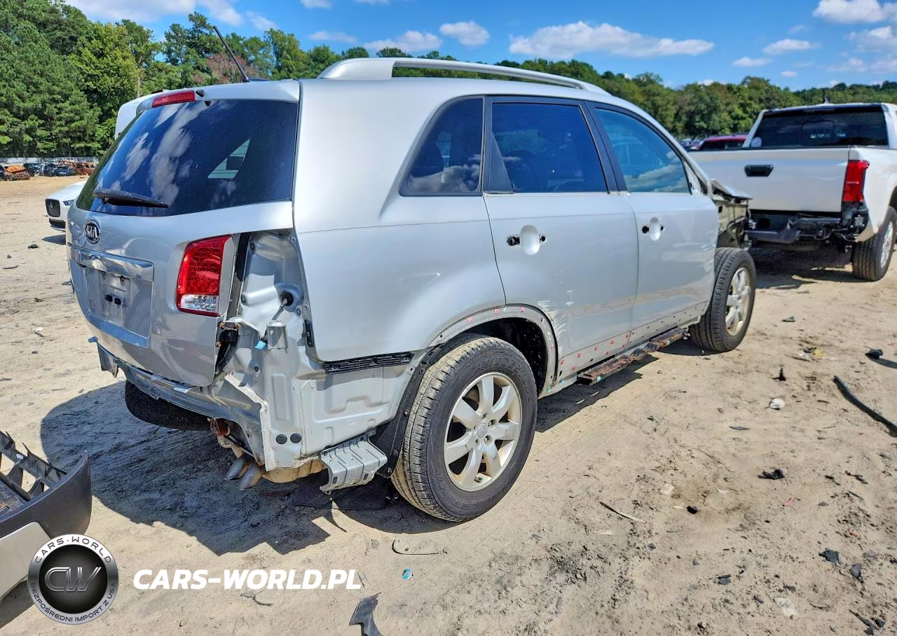 2013 Kia Sorento Lx VIN:5XYKT4A25DG328795 - 3