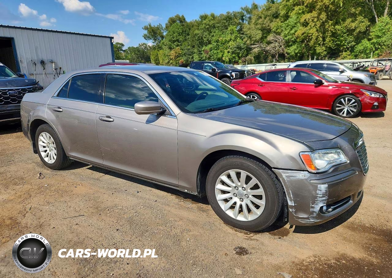2014 Chrysler 300 VIN:2C3CCAAG1EH141852 - 4