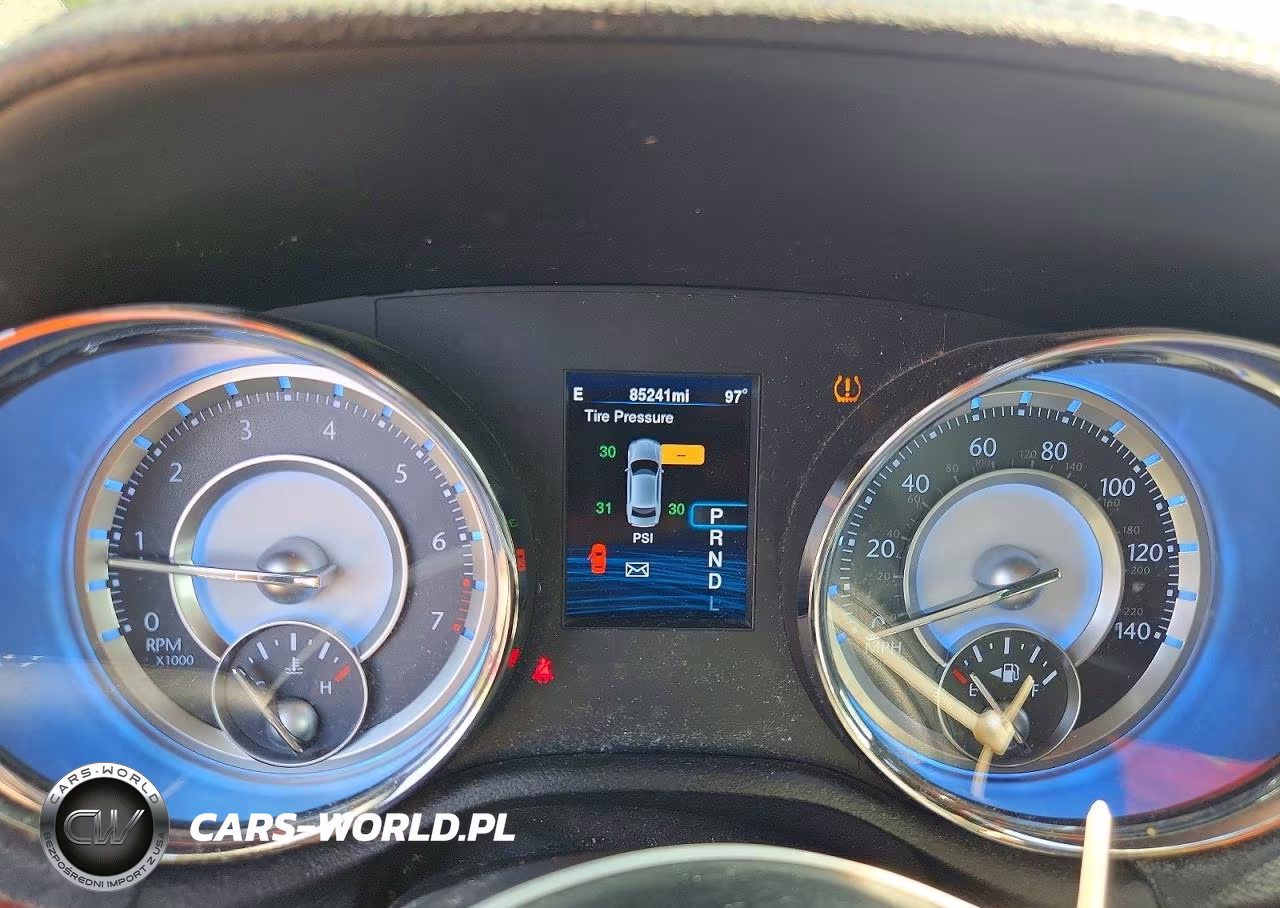 2014 Chrysler 300 VIN:2C3CCAAG1EH141852 - 9
