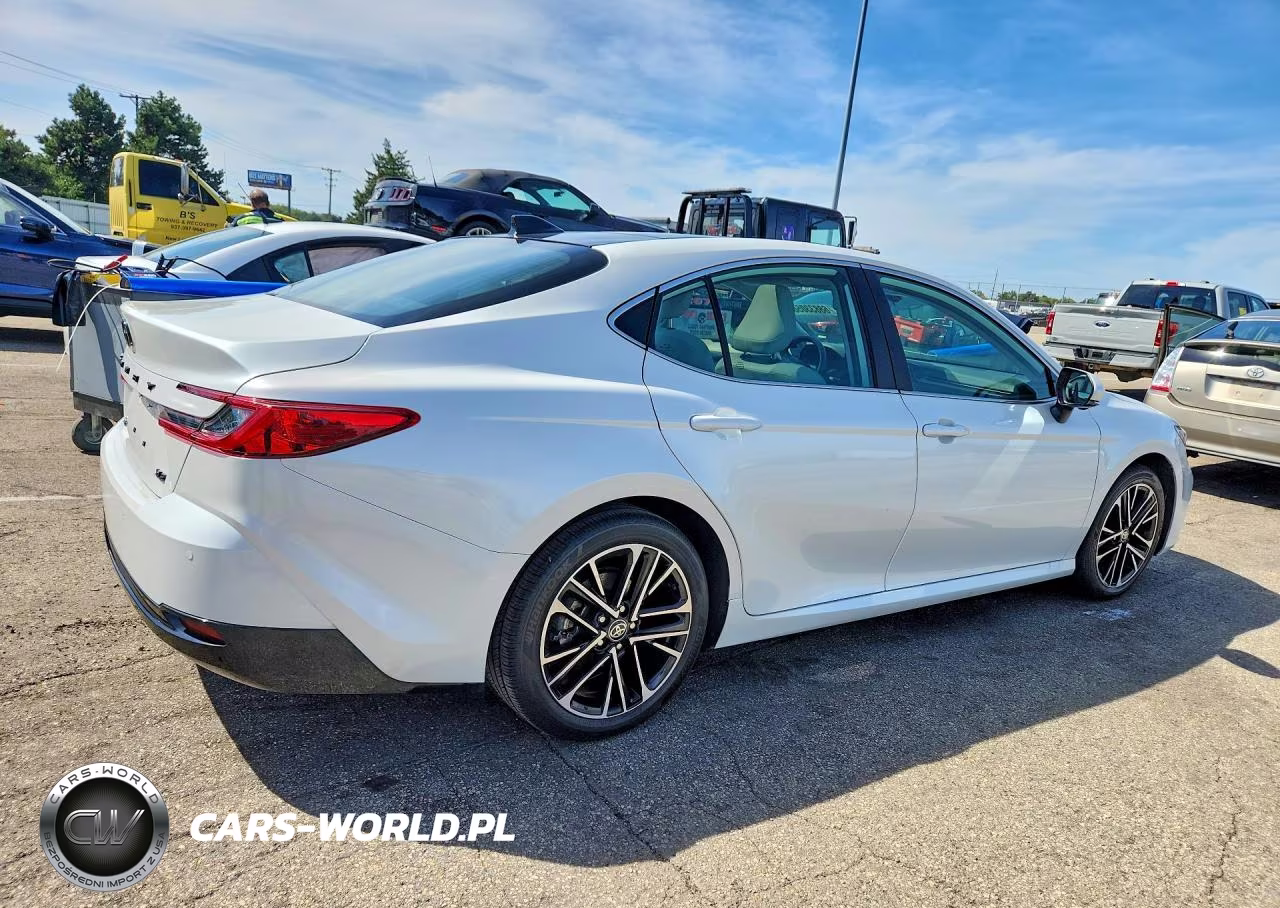 2026 Toyota Camry Xle VIN:4T1DAACKXTU209644 - 3