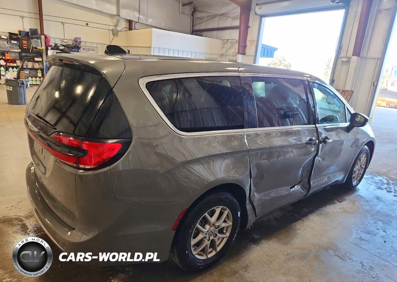 2025 Chrysler Pacifica Select VIN:2C4RC1BG2SR540957 - 3
