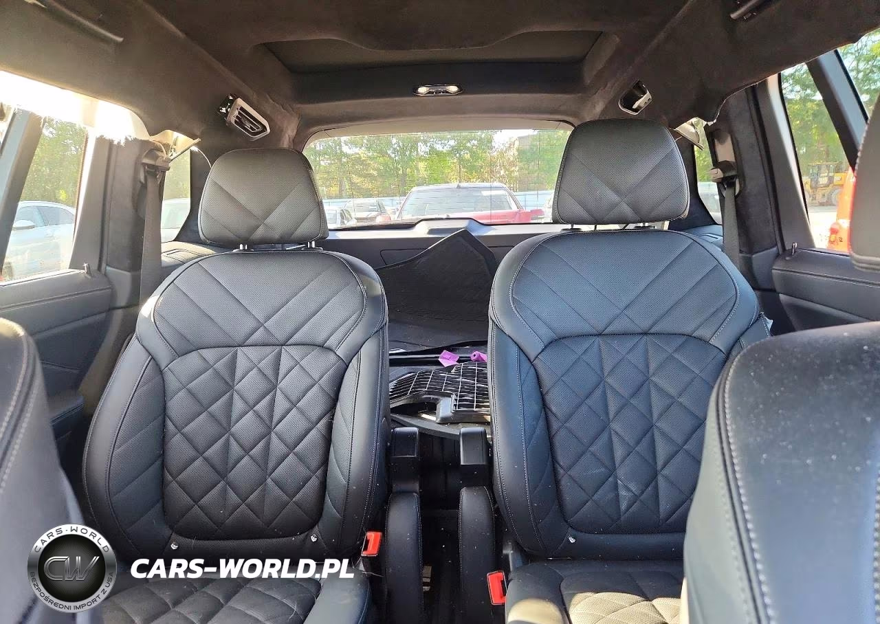 2025 BMW X7 xDrive40I VIN:5UX23EM06S9X80414 - 10