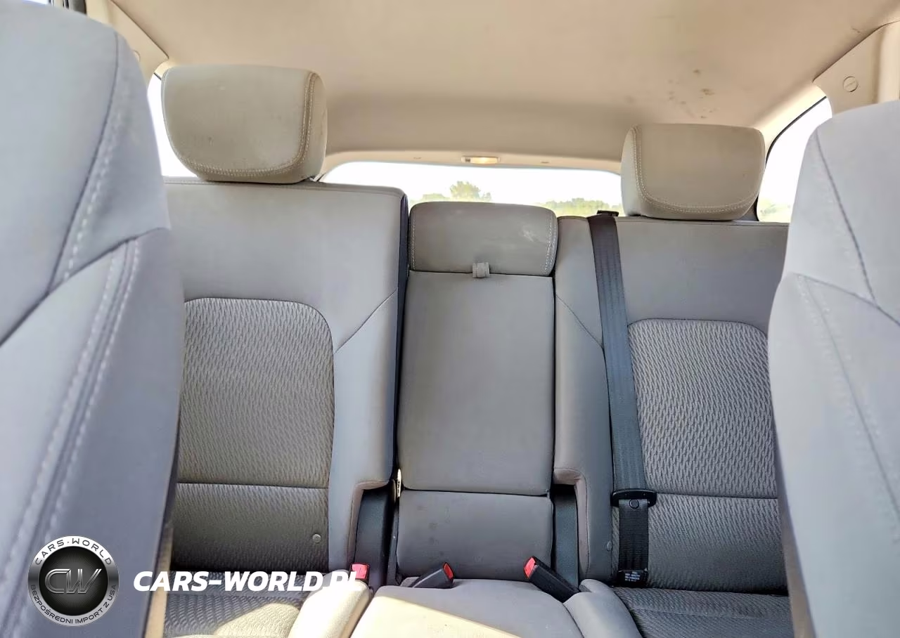 2018 Hyundai Santa Fe Se VIN:KM8SM4HF4JU275096 - 10