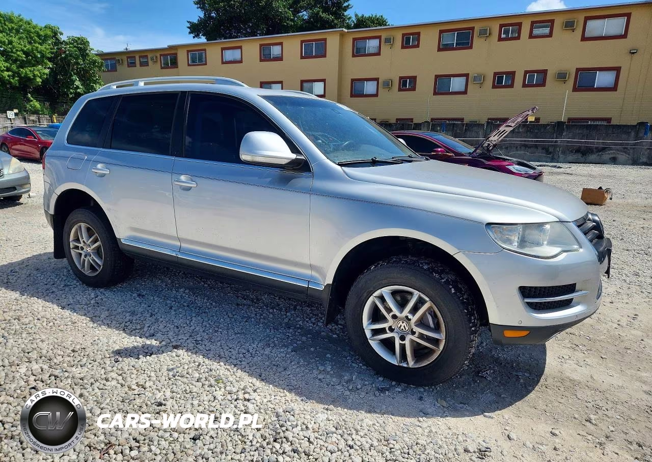 2010 Volkswagen Touareg V6 VIN:WVGBF7A96AD003553 - 4