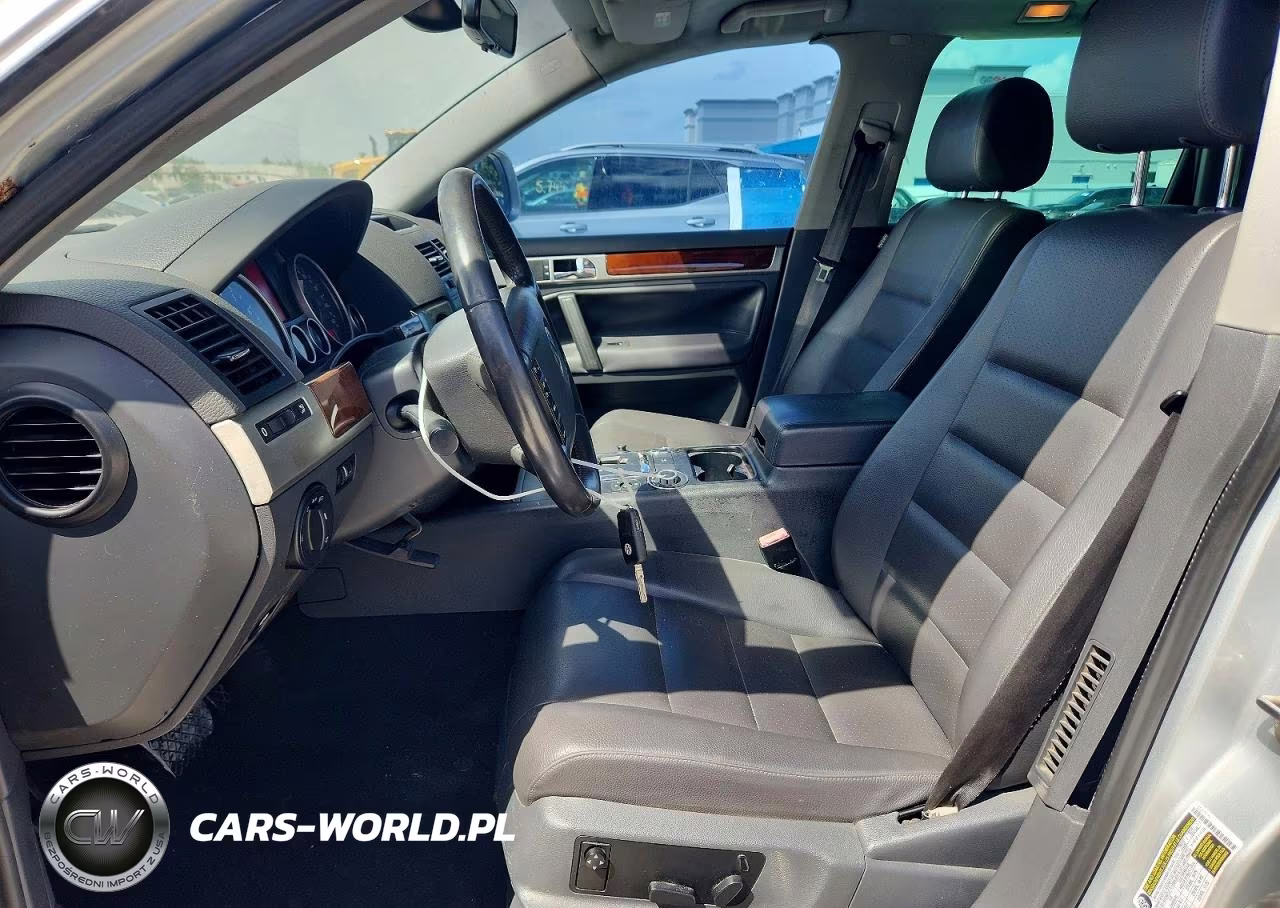 2010 Volkswagen Touareg V6 VIN:WVGBF7A96AD003553 - 7