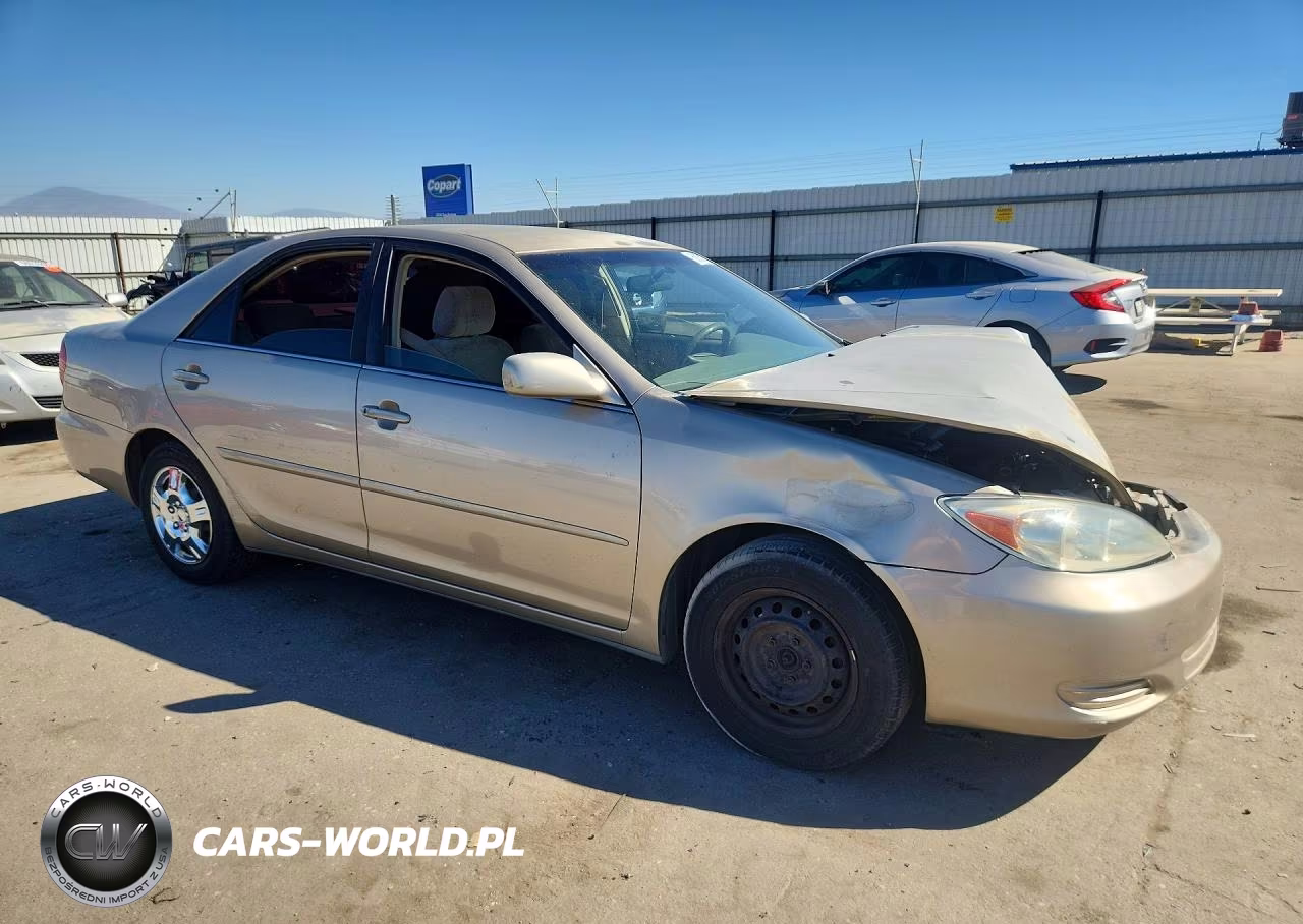 2004 Toyota Camry Le VIN:JTDBE32K040269826 - 4