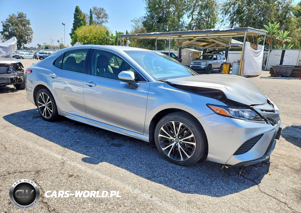2018 Toyota Camry Se VIN:JTNB11HK4J3040093 - 4