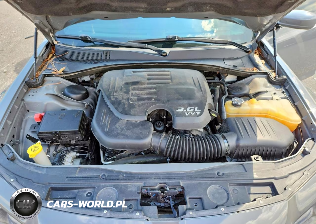 2019 Chrysler 300 S VIN:2C3CCABG6KH679019 - 11