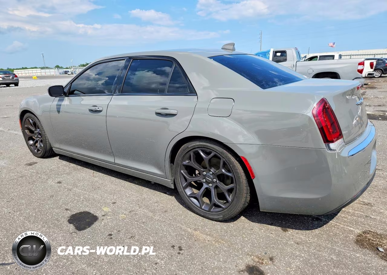2019 Chrysler 300 S VIN:2C3CCABG6KH679019 - 2