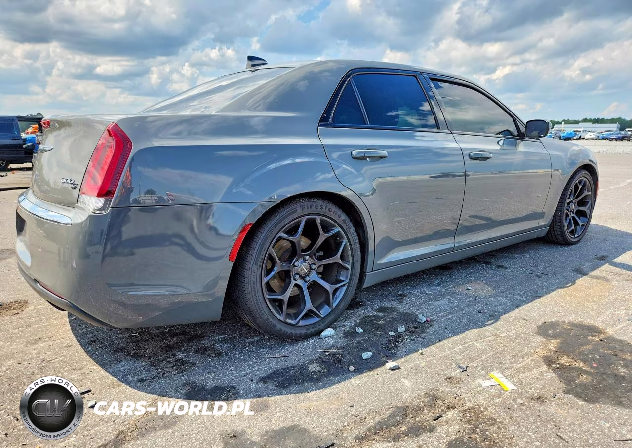 2019 Chrysler 300 S VIN:2C3CCABG6KH679019 - 3