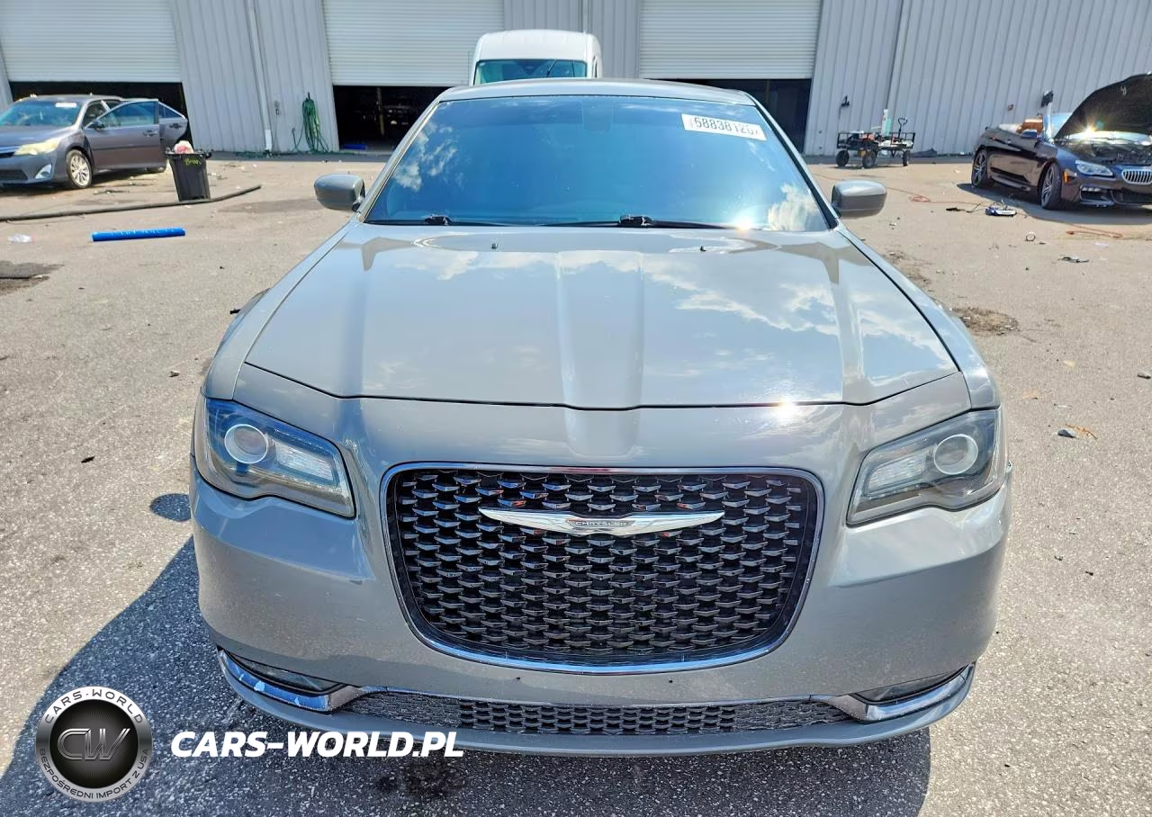 2019 Chrysler 300 S VIN:2C3CCABG6KH679019 - 5