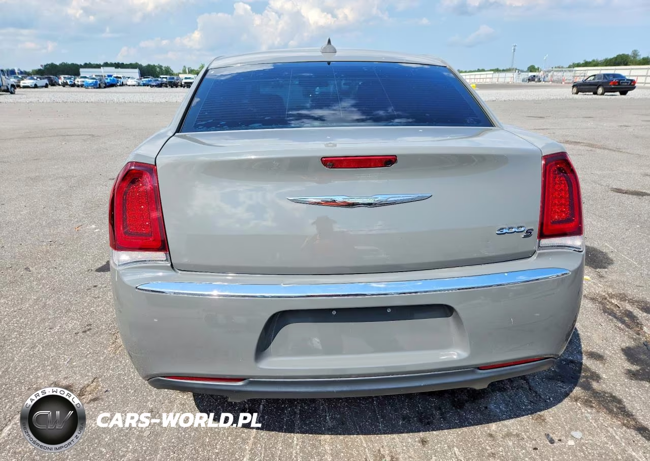 2019 Chrysler 300 S VIN:2C3CCABG6KH679019 - 6