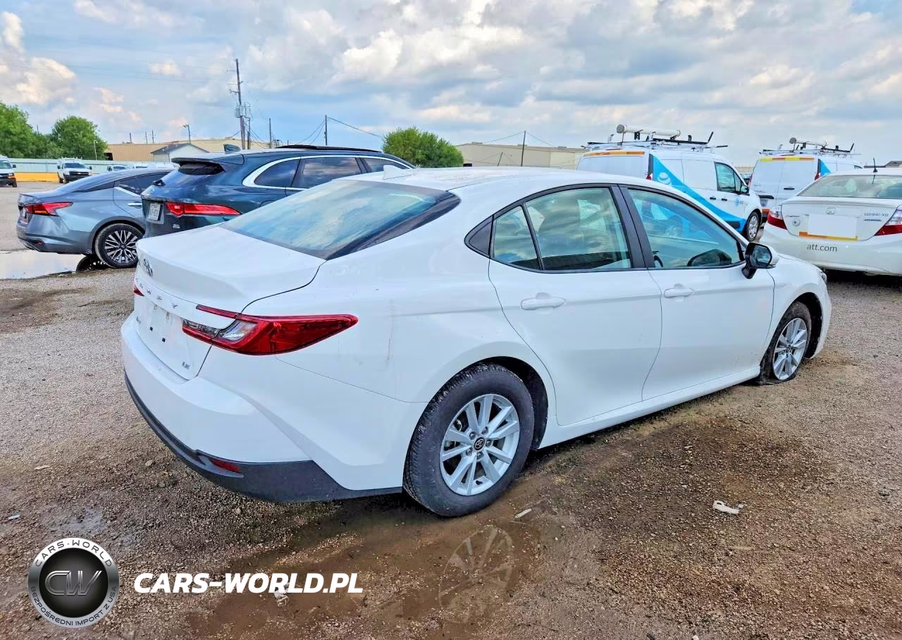 2026 Toyota Camry Le VIN:4T1DAACK8TU275402 - 3