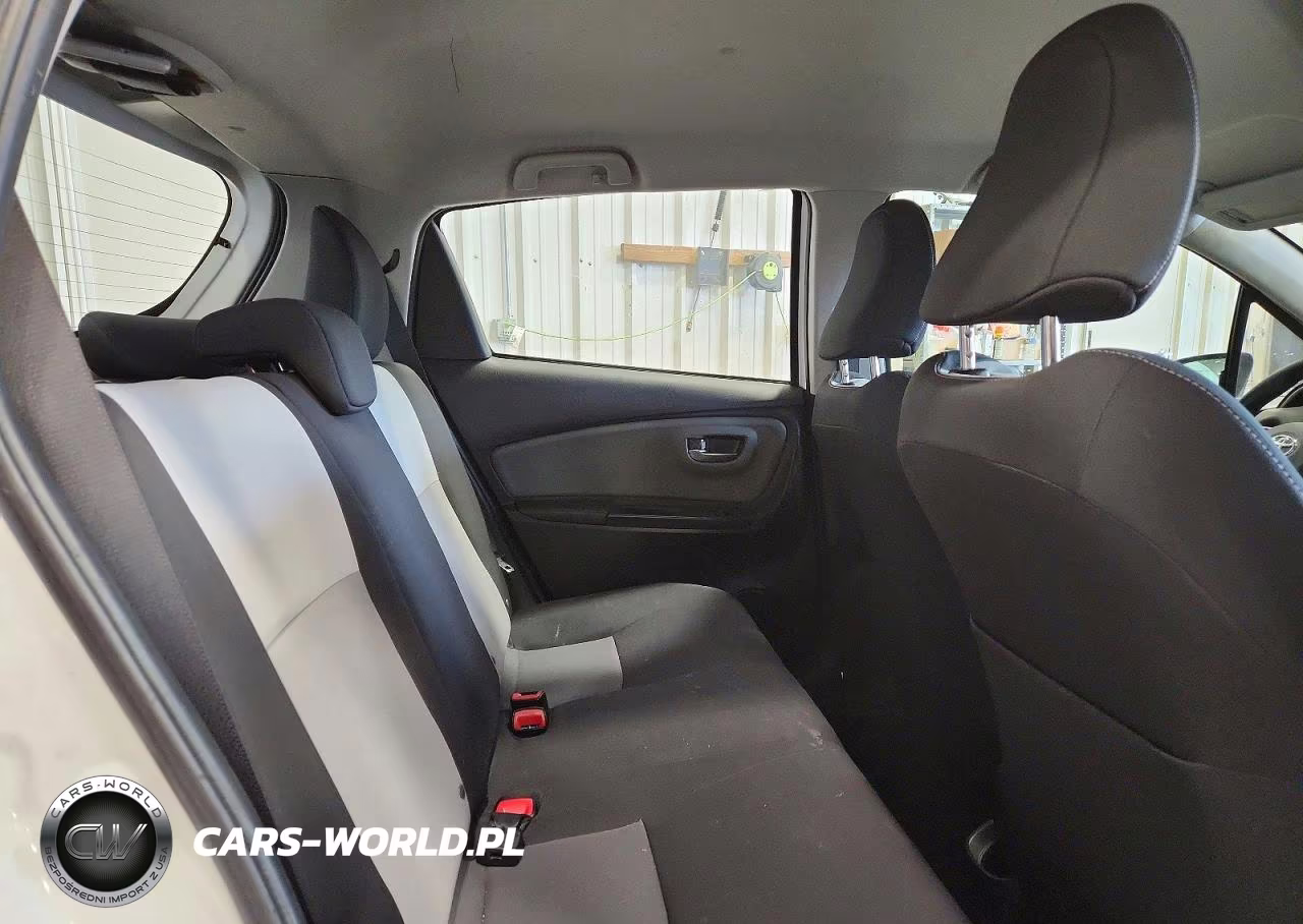 2018 Toyota Yaris 5-Door Le VIN:VNKKTUD38JA088326 - 10
