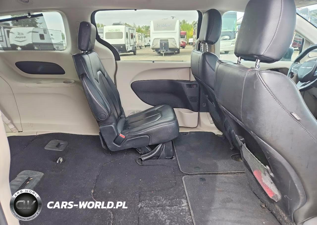 2017 Chrysler Pacifica Touring L VIN:2C4RC1BG8HR591095 - 10