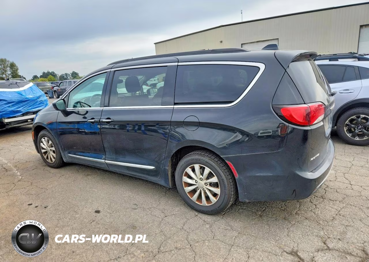 2017 Chrysler Pacifica Touring L VIN:2C4RC1BG8HR591095 - 2
