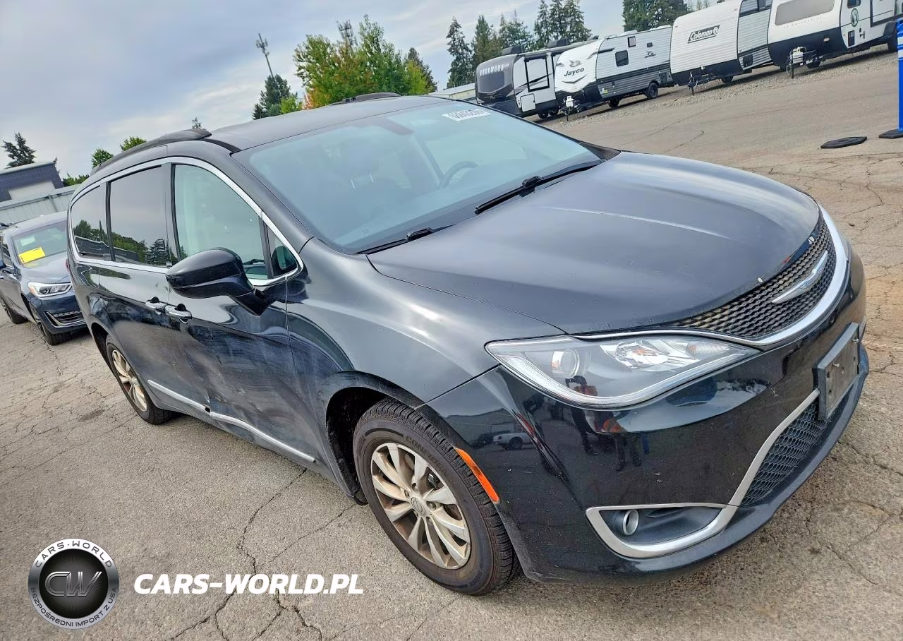 2017 Chrysler Pacifica Touring L VIN:2C4RC1BG8HR591095 - 4