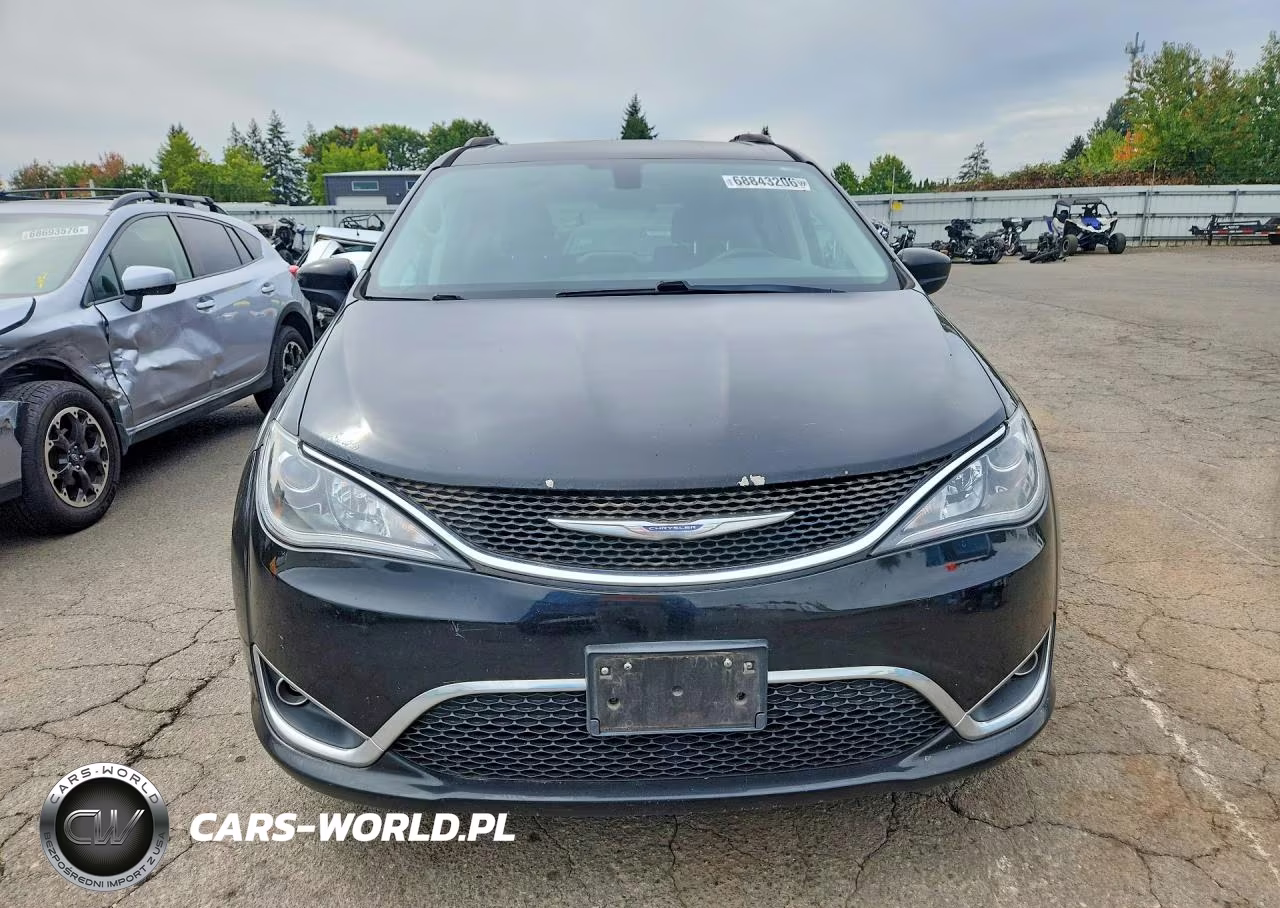 2017 Chrysler Pacifica Touring L VIN:2C4RC1BG8HR591095 - 5