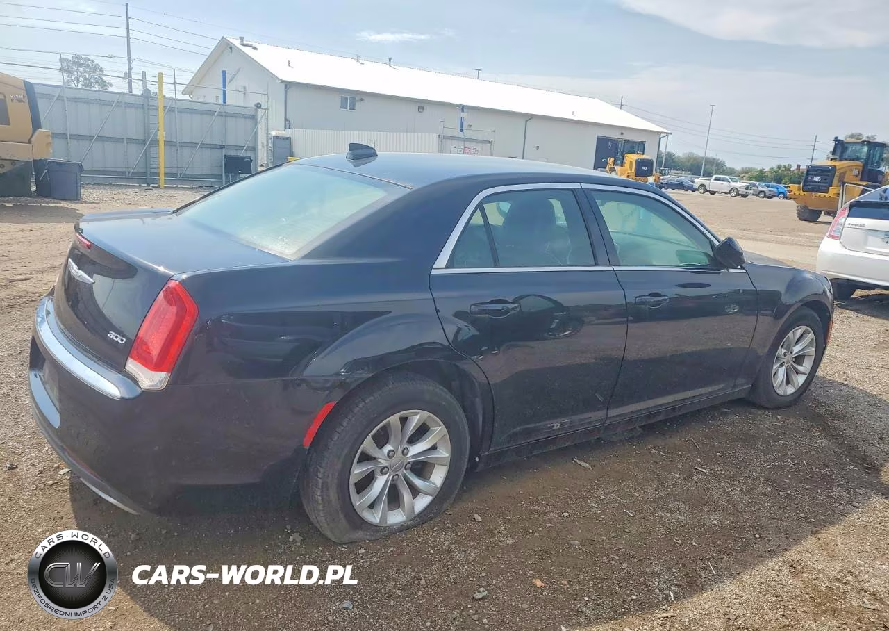 2015 Chrysler 300 Limited VIN:2C3CCAAG1FH864313 - 3