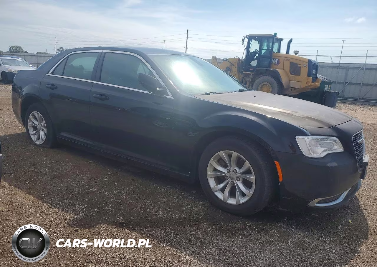2015 Chrysler 300 Limited VIN:2C3CCAAG1FH864313 - 4