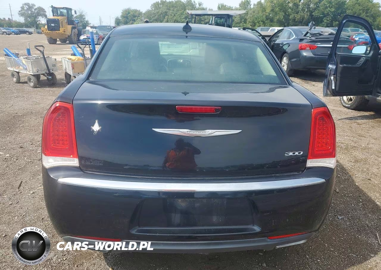 2015 Chrysler 300 Limited VIN:2C3CCAAG1FH864313 - 6