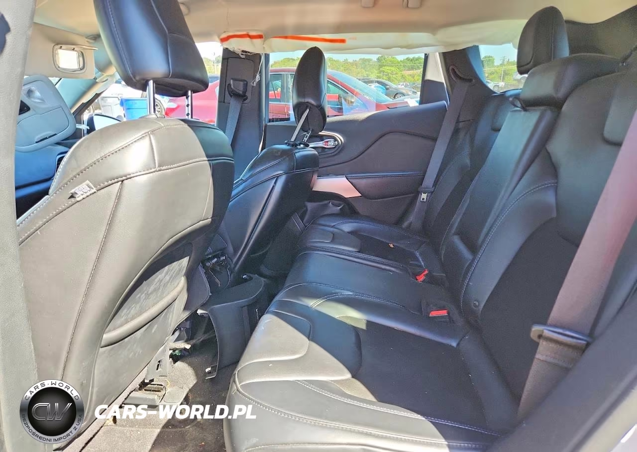 2019 Jeep Cherokee Latitude Plus VIN:1C4PJMLB4KD423773 - 11