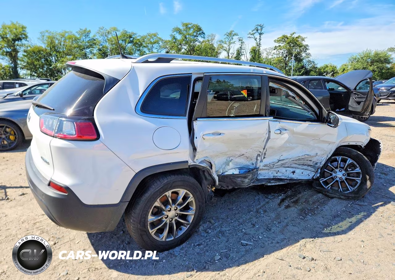 2019 Jeep Cherokee Latitude Plus VIN:1C4PJMLB4KD423773 - 3