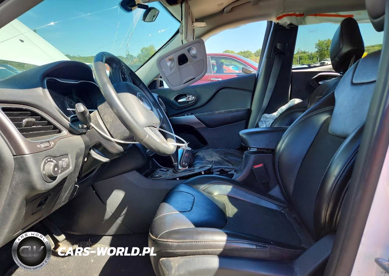 2019 Jeep Cherokee Latitude Plus VIN:1C4PJMLB4KD423773 - 7