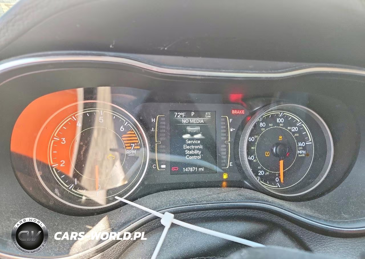 2019 Jeep Cherokee Latitude Plus VIN:1C4PJMLB4KD423773 - 9