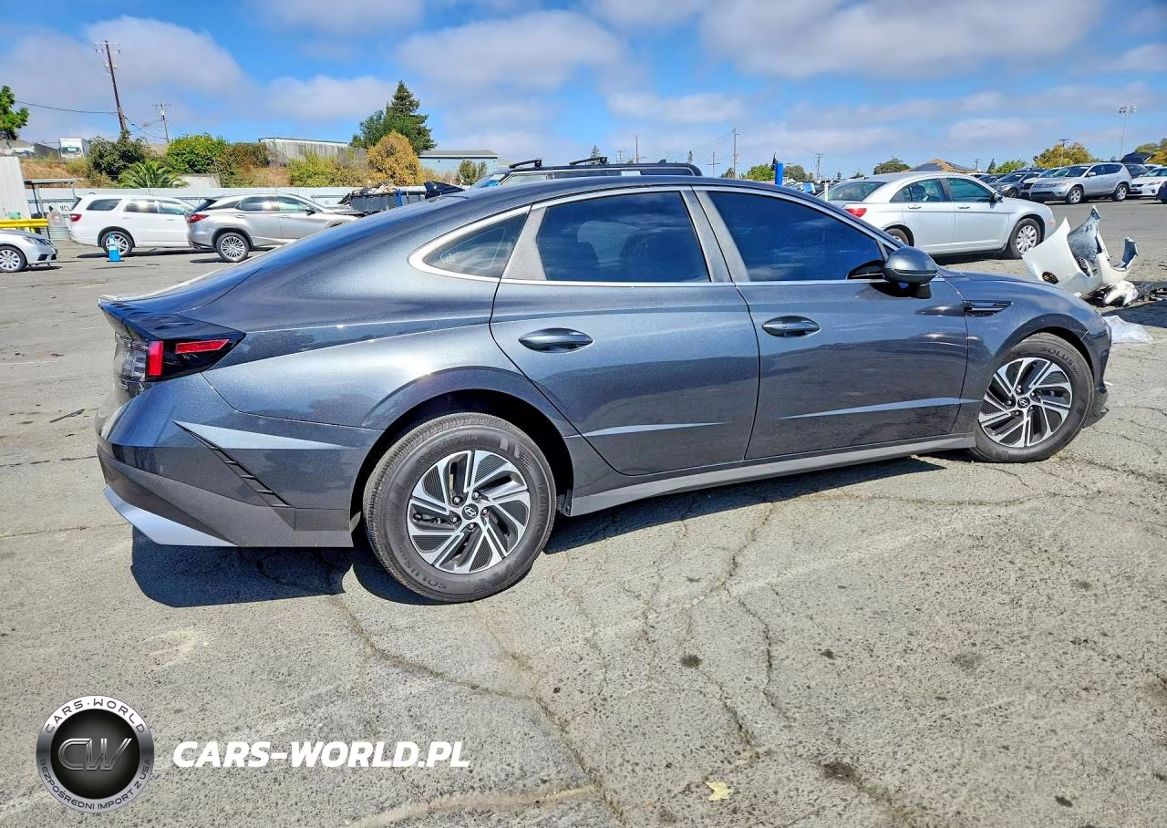 2026 Hyundai Sonata Hybrid Blue VIN:KMHL24JJ2TA154452 - 3