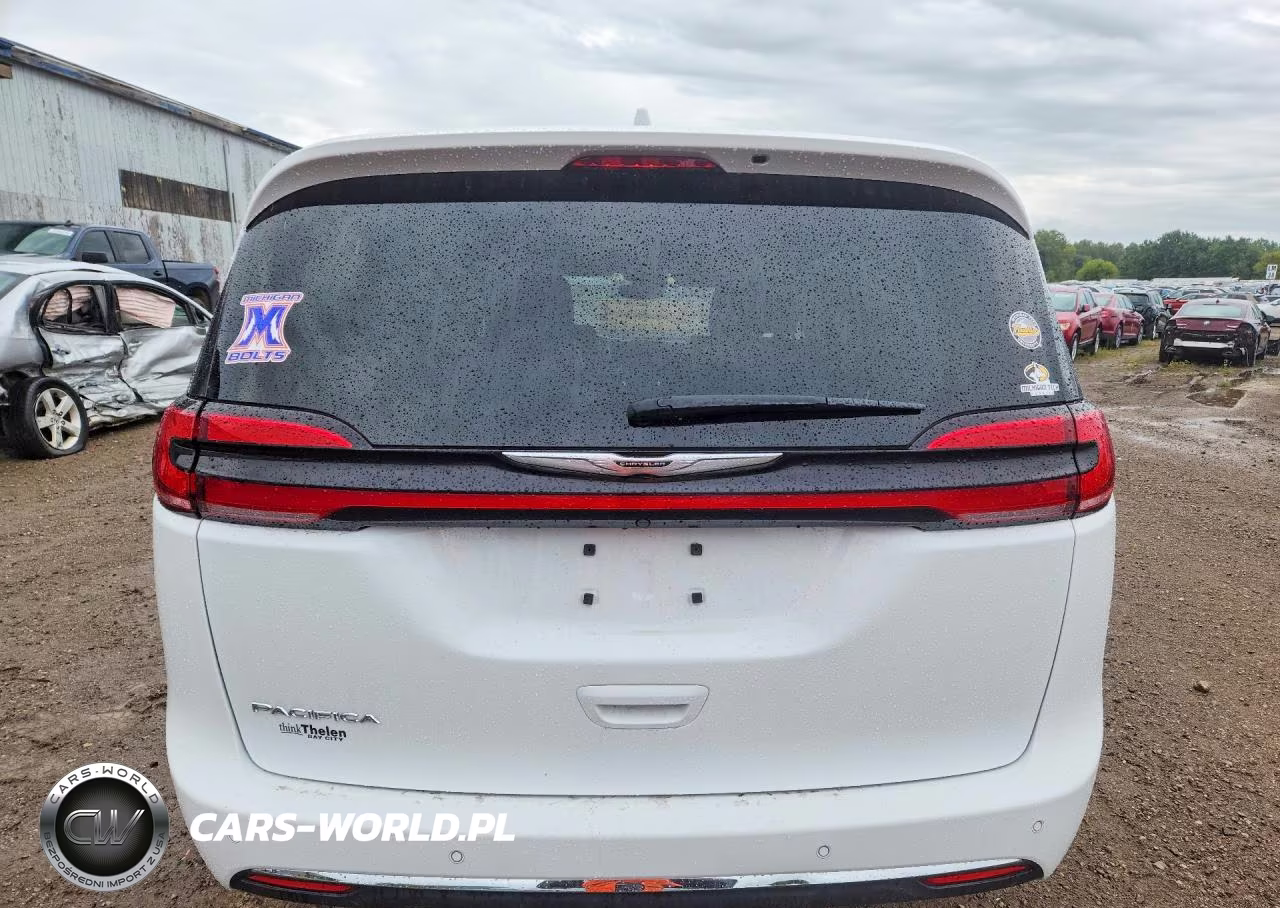 2022 Chrysler Pacifica Touring L VIN:2C4RC1BG6NR141571 - 6