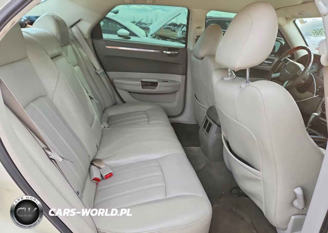 2008 Chrysler 300C VIN:2C3KA63H98H123897 - 10