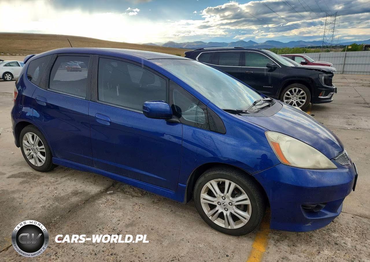 2010 Honda Fit Sport VIN:JHMGE8H46AC004767 - 4