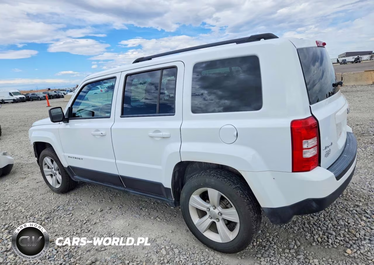 2015 Jeep Patriot Latitude VIN:1C4NJRFB5FD379482 - 2