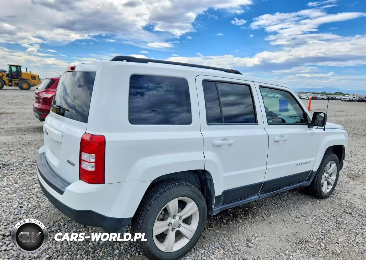 2015 Jeep Patriot Latitude VIN:1C4NJRFB5FD379482 - 3