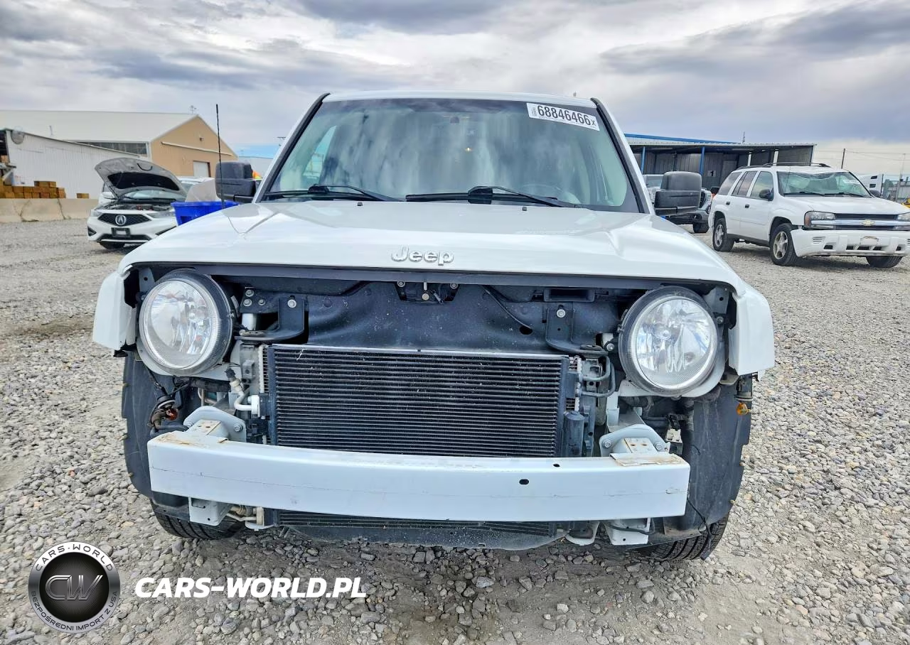 2015 Jeep Patriot Latitude VIN:1C4NJRFB5FD379482 - 5