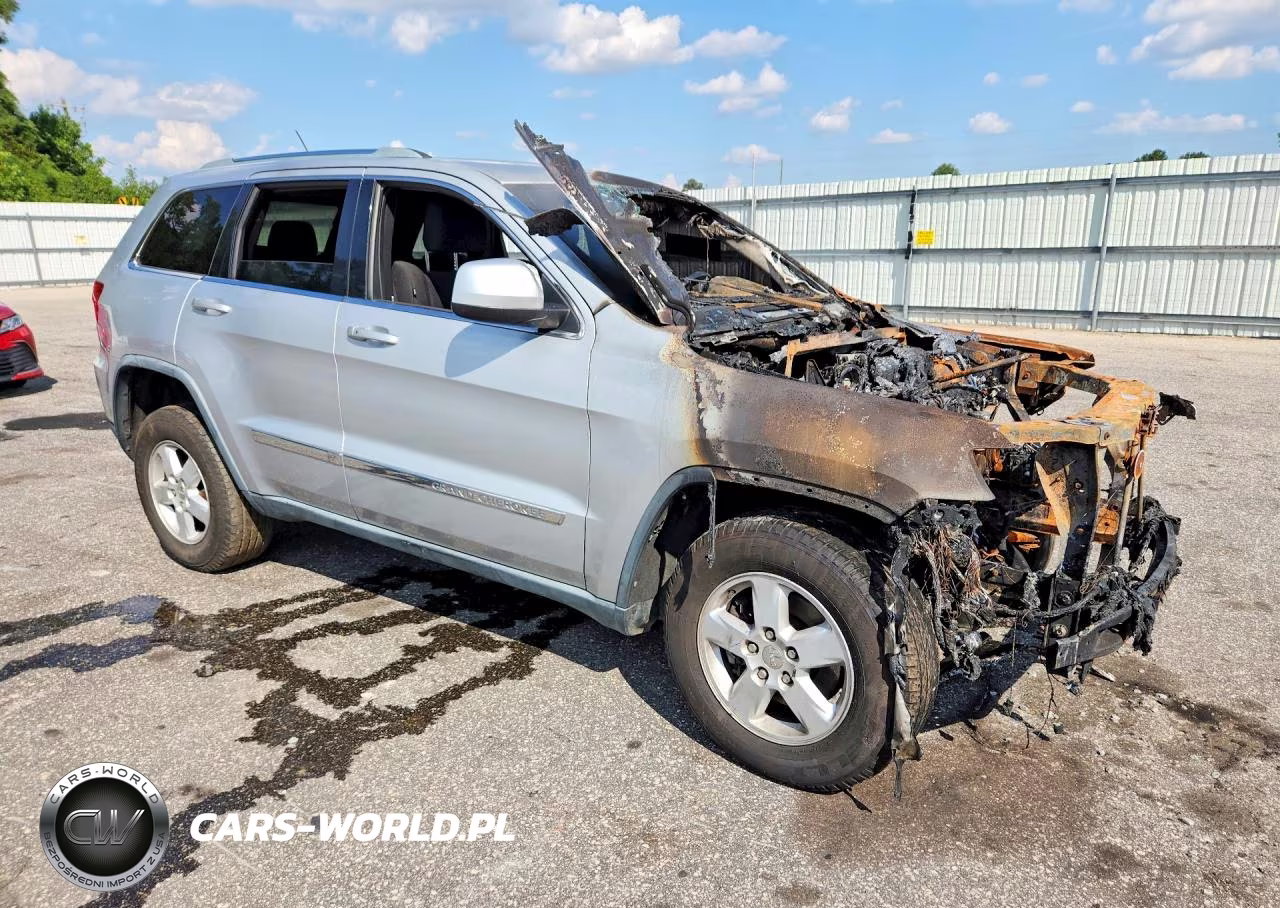 2011 Jeep Grand Cherokee Laredo VIN:1J4RR4GGXBC600575 - 4