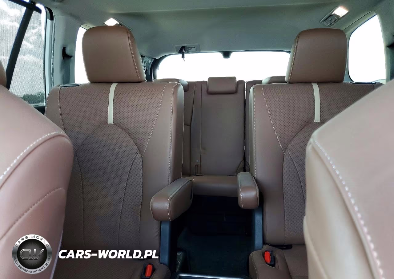 2025 Toyota Grand Highlander Platinum VIN:5TDAAAB59SS100825 - 10